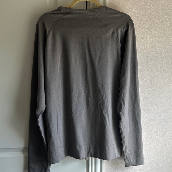 Vuori Men's Gray shirt - Picture 4 of 9